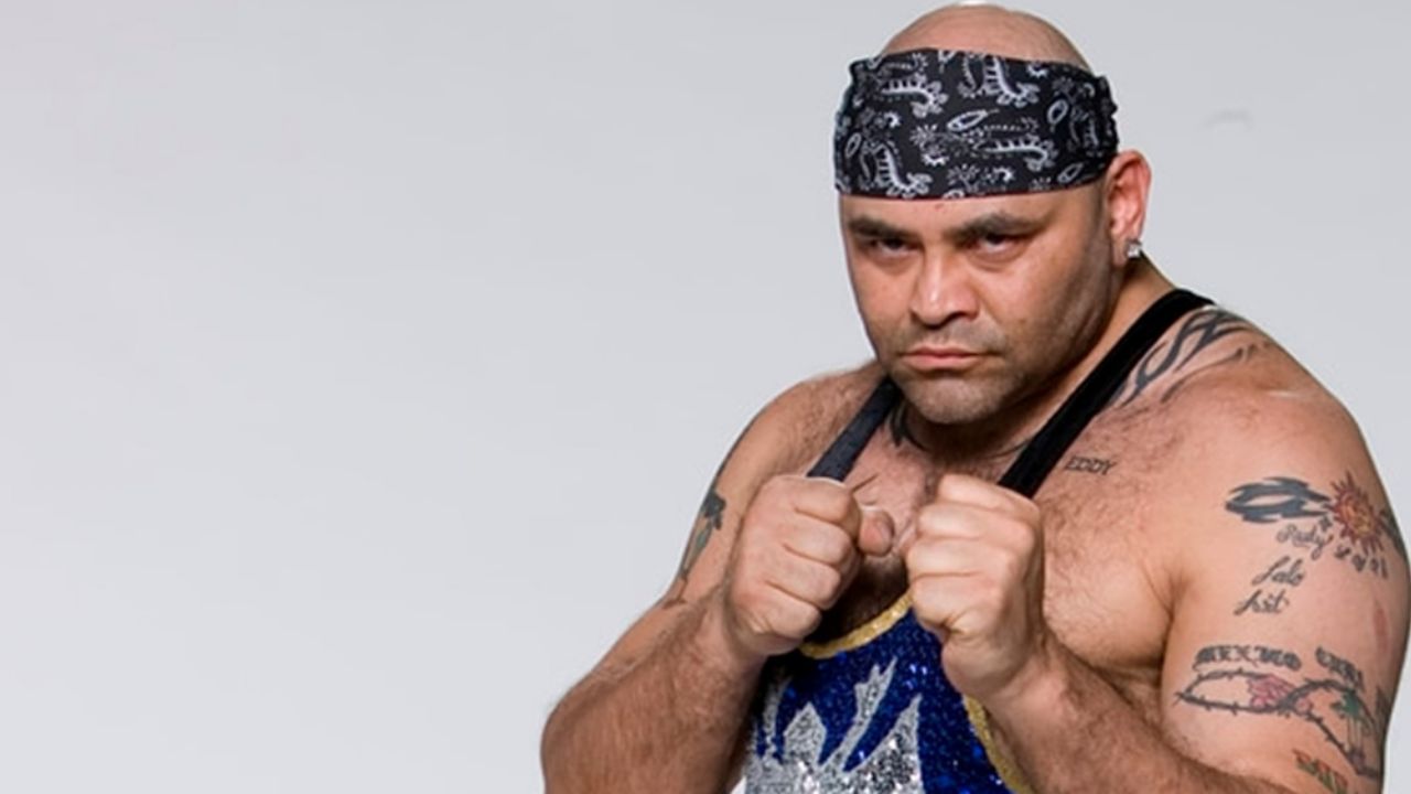 VIDEOS: Konnan le devuelve el golpe a Psicosis y hasta le quita la máscara