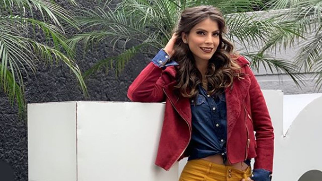 Esmeralde Ugalde, la guapa hermana de Ana Bárbara, luce tremendo bikinazo