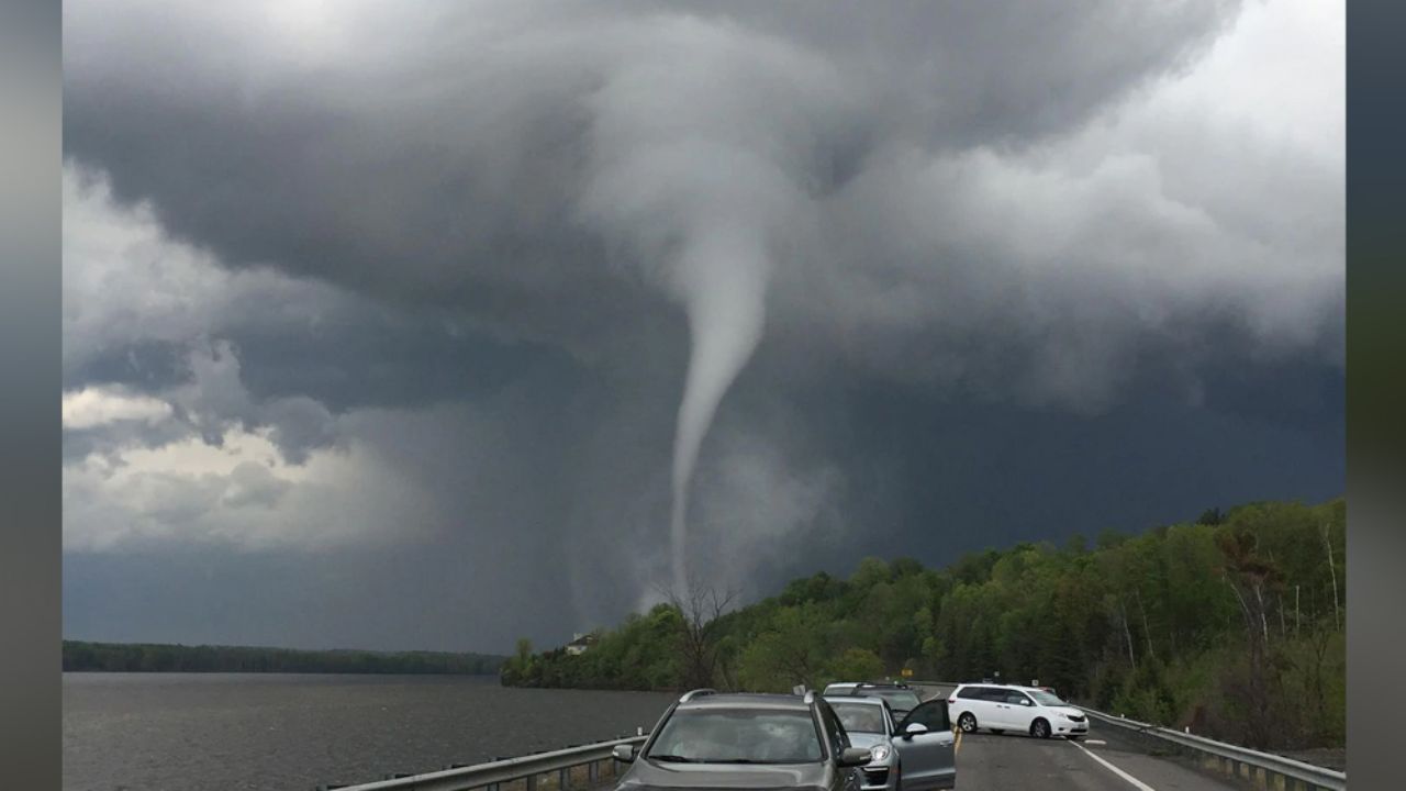‘Ciara’, terrible tormenta, activa alertas ante posible tornado en Reino Unido
