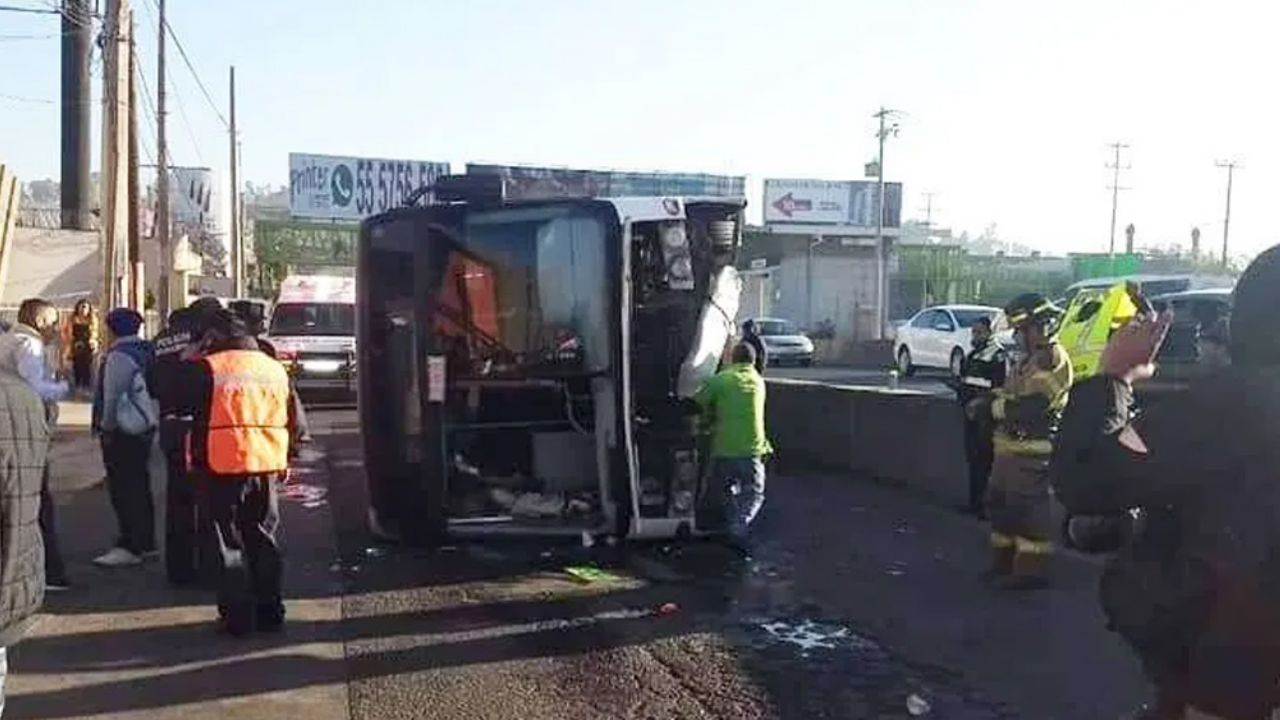 Al menos 19 heridos tras volcadura de camión en la autopista México-Pachuca