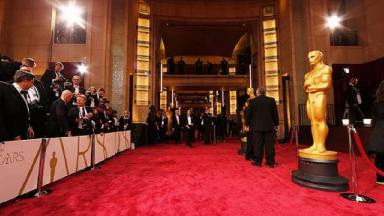 Ocurrencias en la alfombra roja: Celebridades sorprenden en los Oscar
