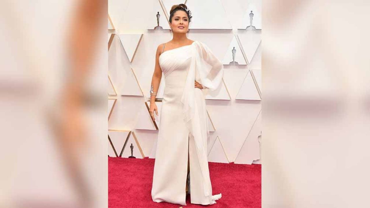 Diosa del Olimpo: La actriz Salma Hayek deslumbra en alfombra roja de los Oscar