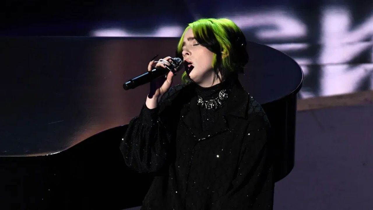 Billie Eilish conmueve a la audiencia de los Oscar con su ‘Yesterday’