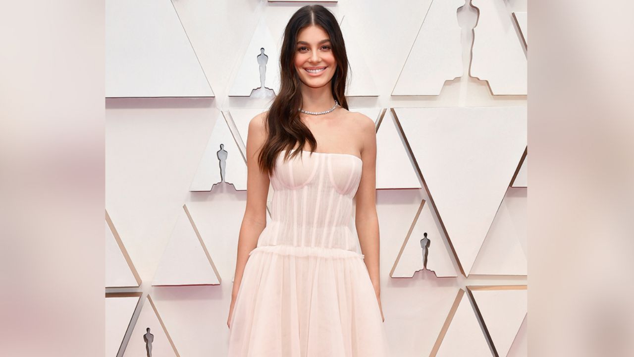 VIDEO: Leonardo DiCaprio es visto con su novia en los Oscar; ella tiene 22 años