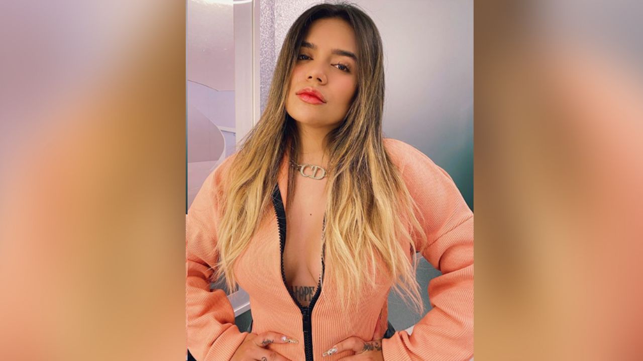 “Más sensual no puedes ser”: Karol G desata bajas pasiones con atrevida pose