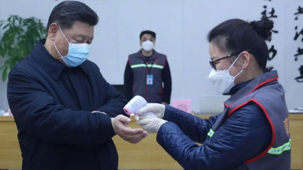 Con cubrebocas, así apareció Xi Jinping en medio de la crisis del coronavirus
