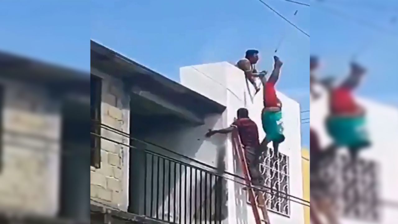 VIDEO: ¡Increíble! Hombre cae de azotea al recibir fuerte descarga eléctrica