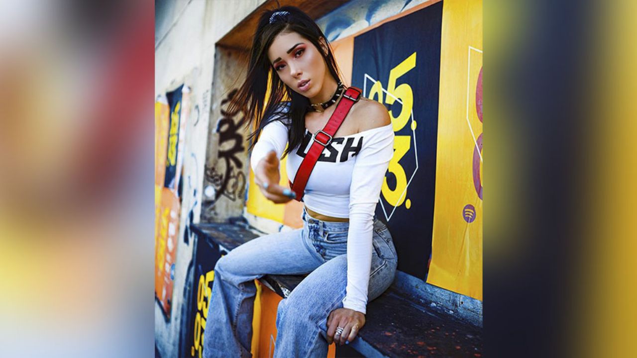 Danik Michell derrite a sus seguidores al exhibir sus glúteos en minibikini