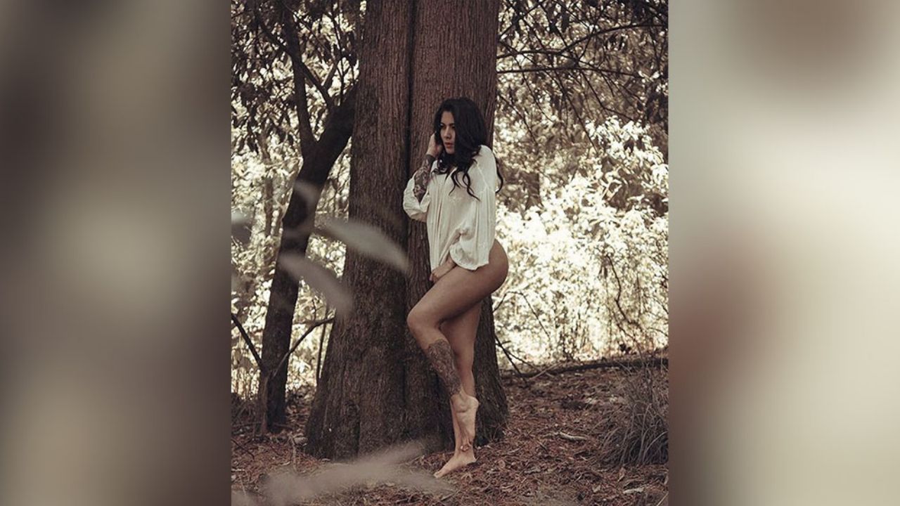 En la piscina, Érika Fernández asolea sus atributos en escasas prendas