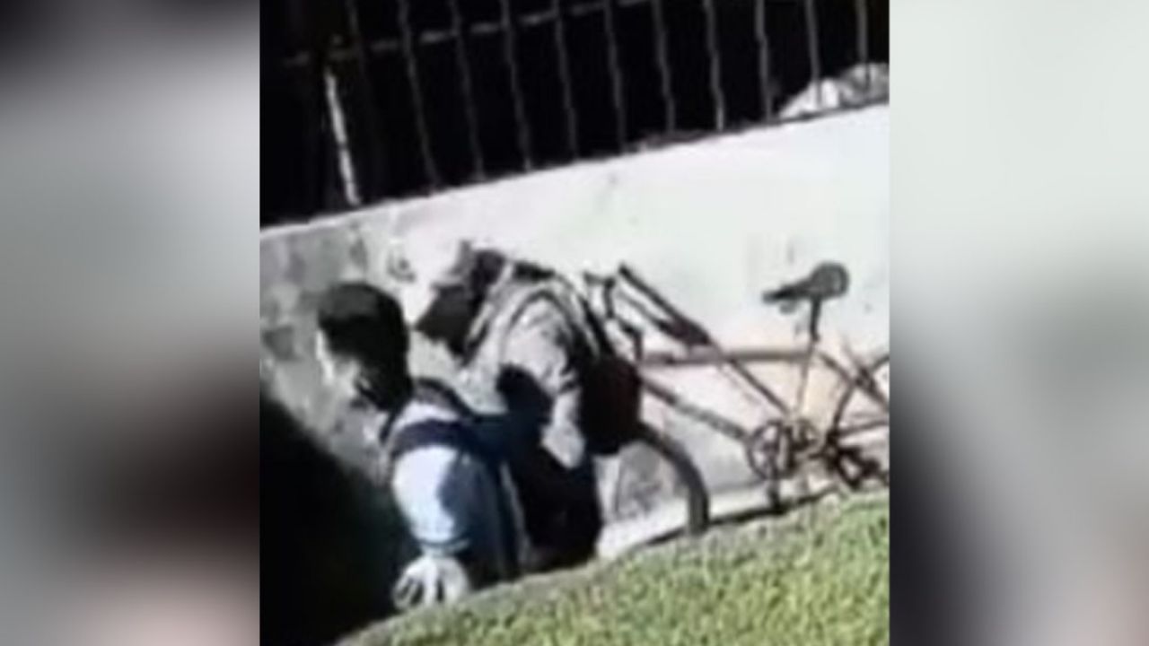 VIDEO: Exreo es captado al asaltar a un menor que venía de la escuela