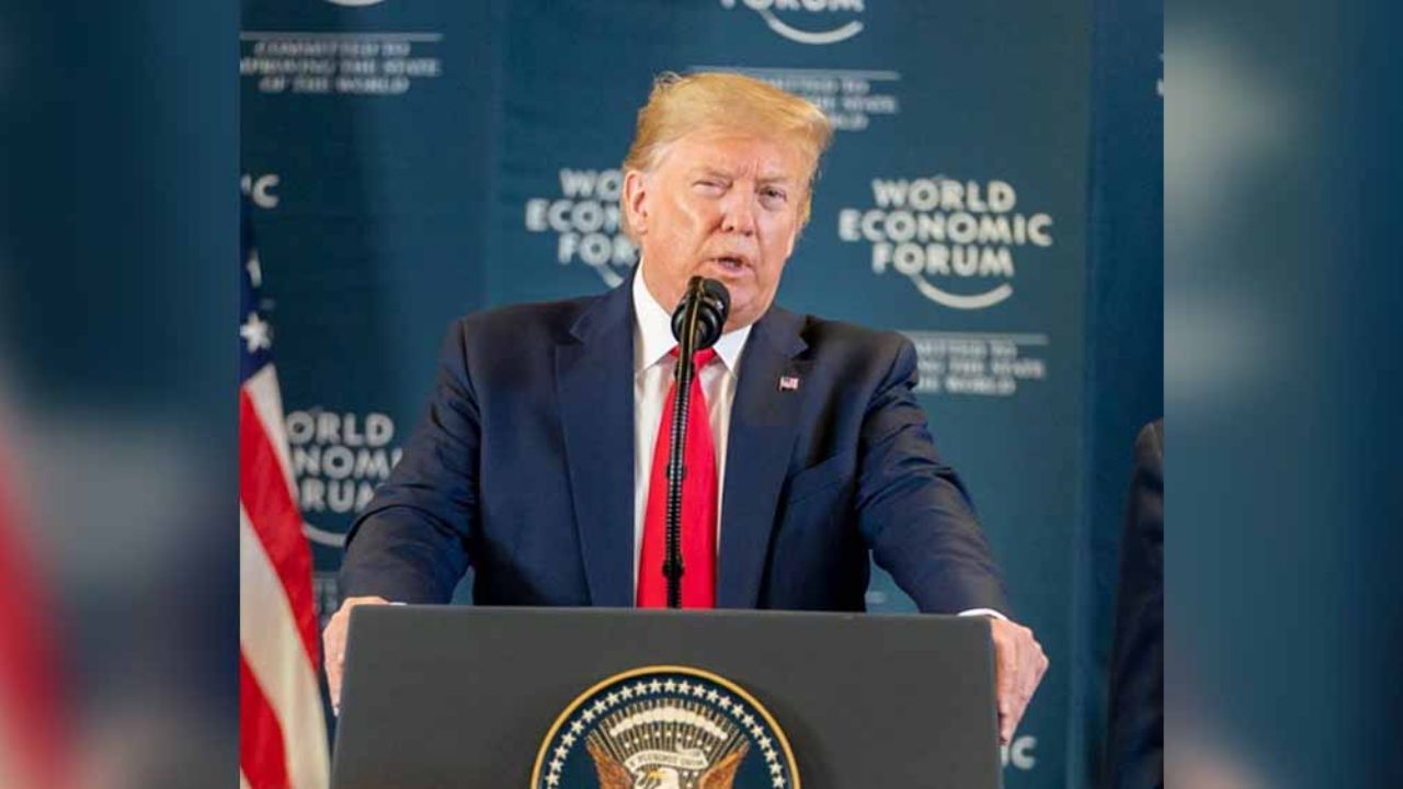 El brote de coronavirus acabará con la llegada del calor, asegura Trump