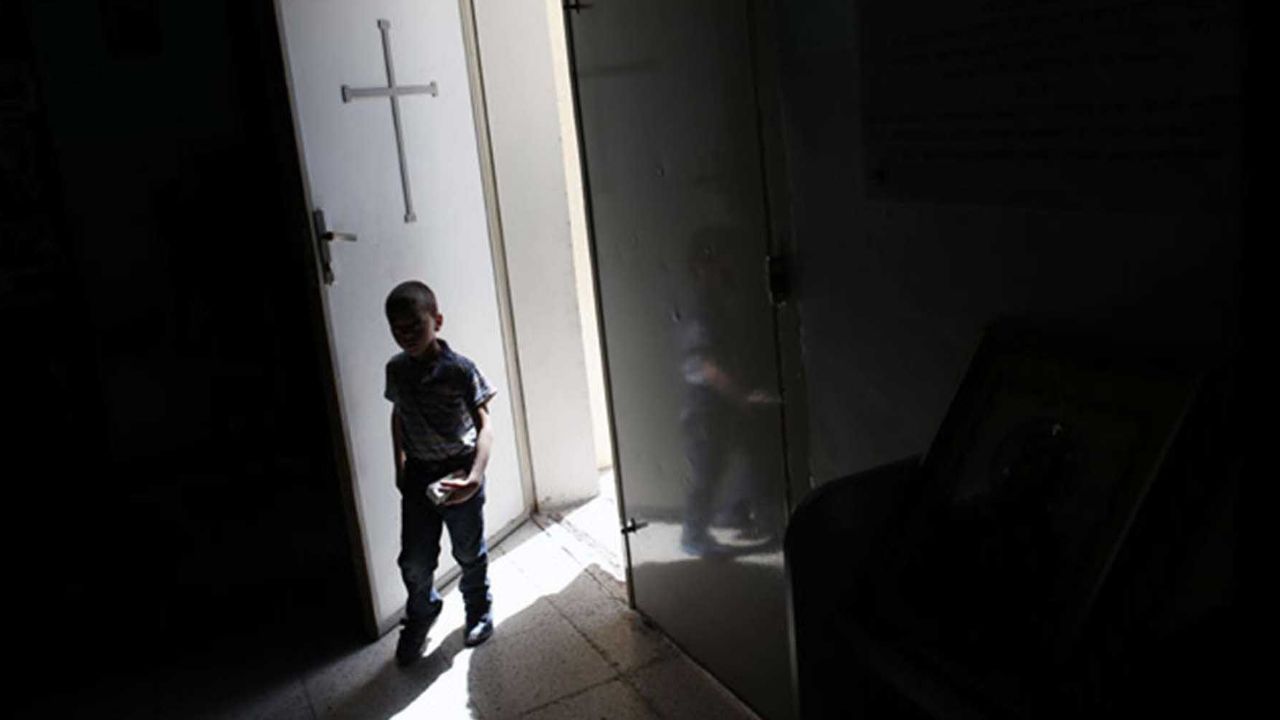 Senadores proponen comisión para investigar casos de pederastía clerical