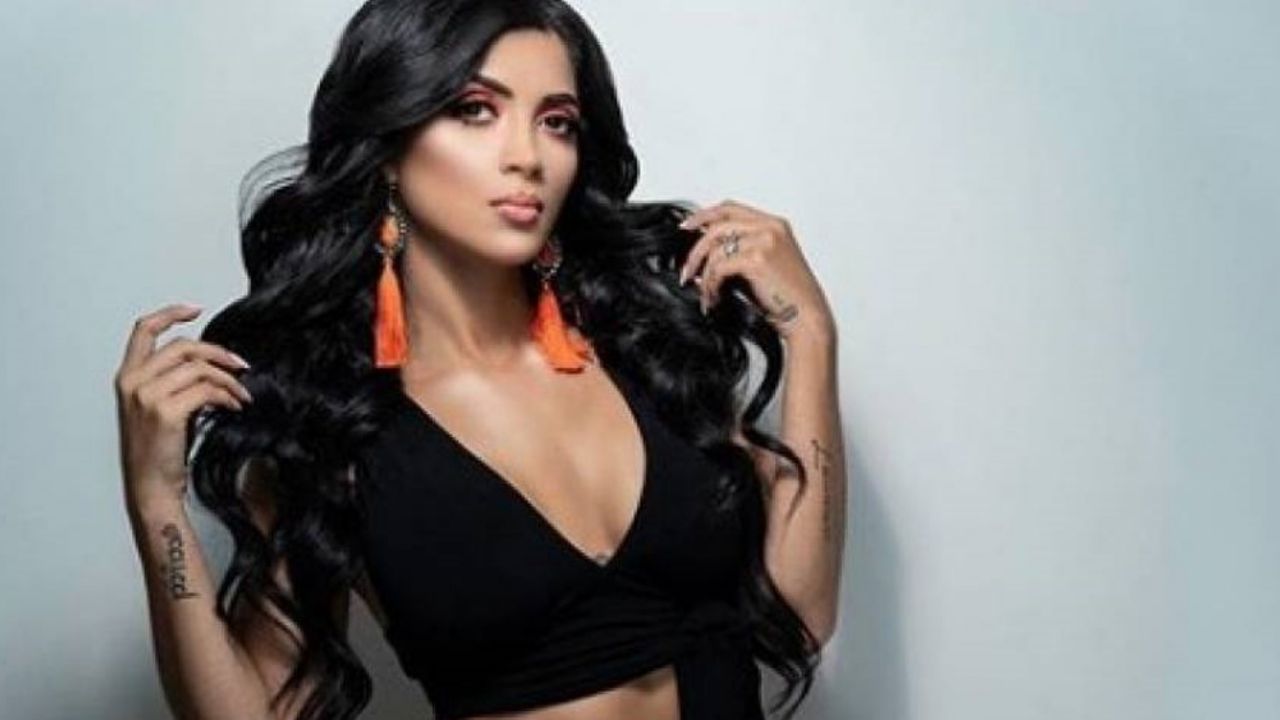 Devoran viva a esposa de Edwin Luna por enseñar el “silicón” con escotazo en Instagram