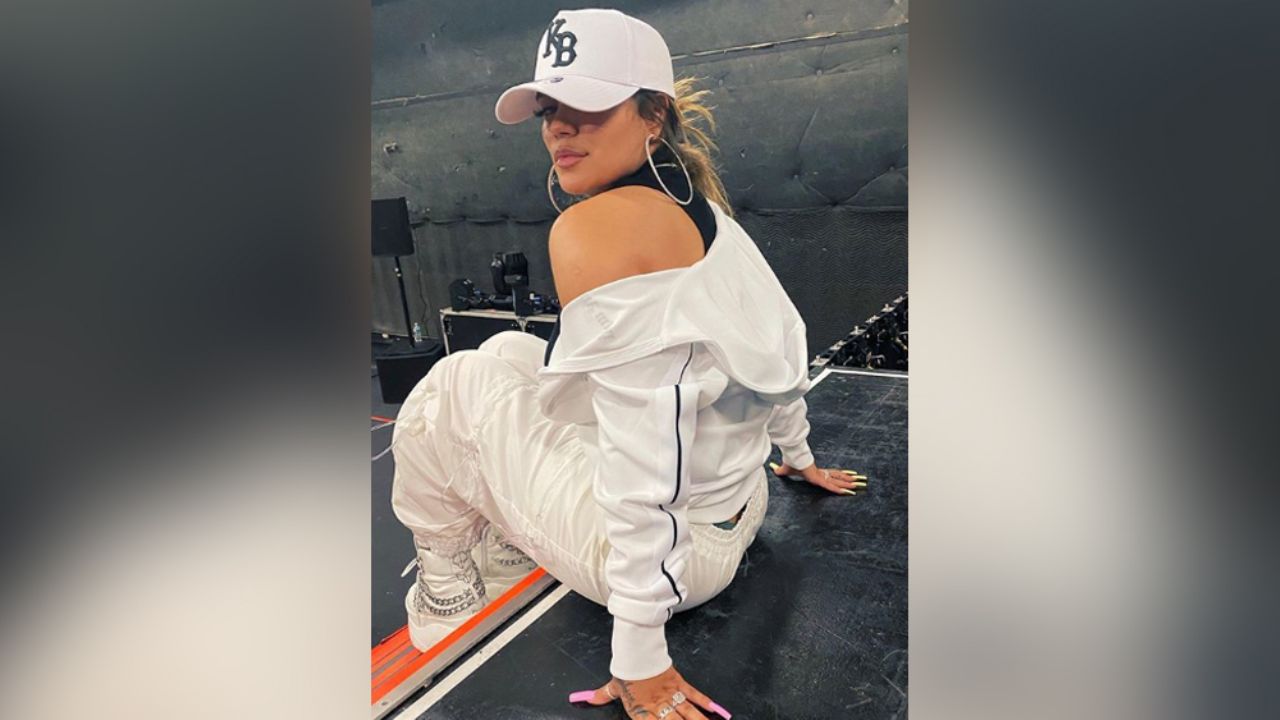 ¡Muy hot! Despeinada y con sensual mirada Karol G enloquece a fans