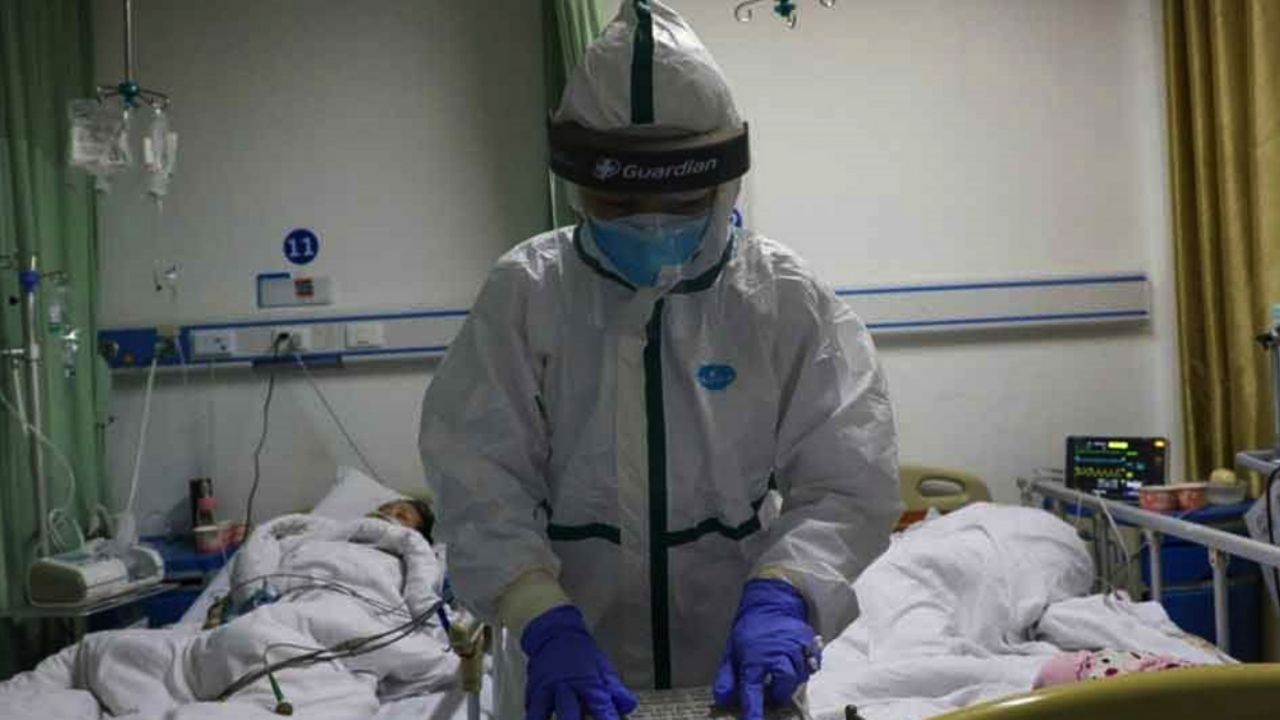 Primeras vacunas contra el coronavirus estarían listas hasta el 2021