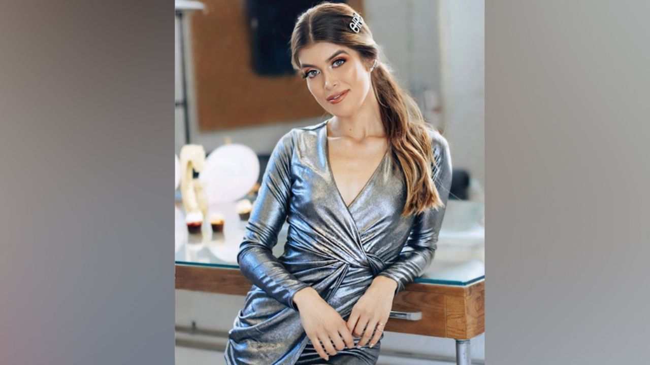 Hija de Jorge Salinas luce su curvilínea figura en coqueta ropa deportiva