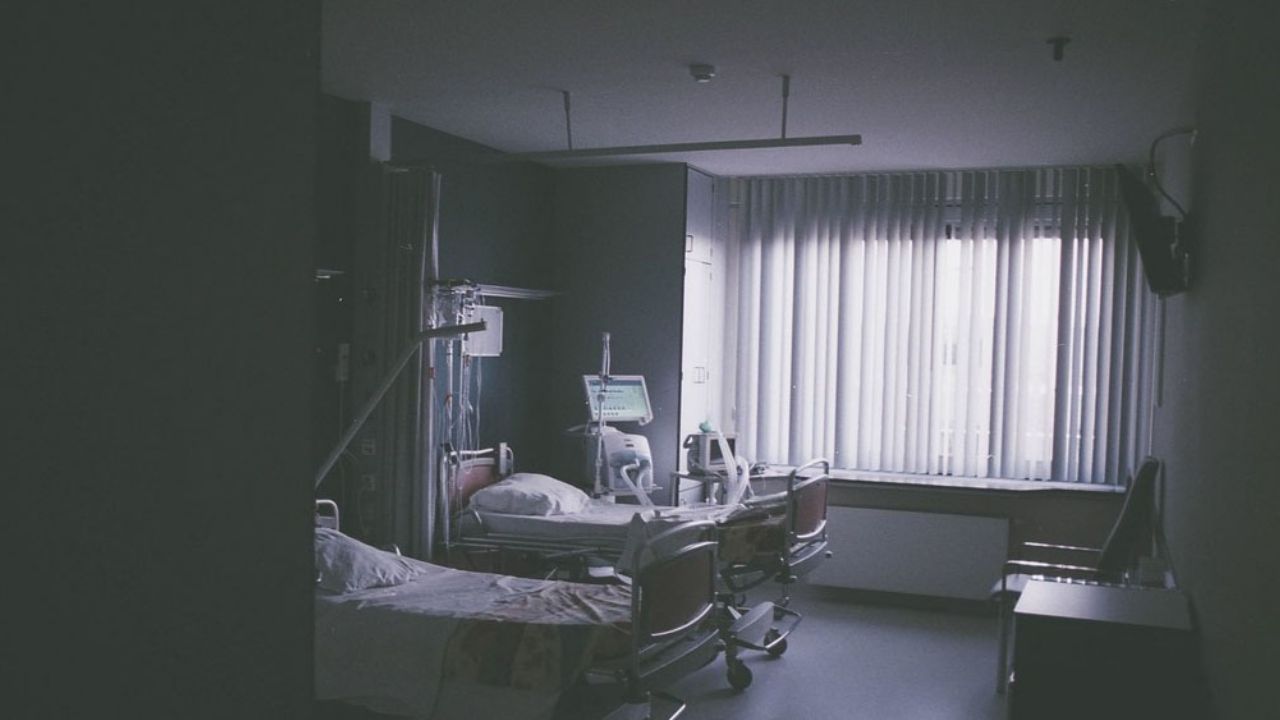 VIDEO: Sicarios disfrazados de policía y médico ejecutan a reo en hospital