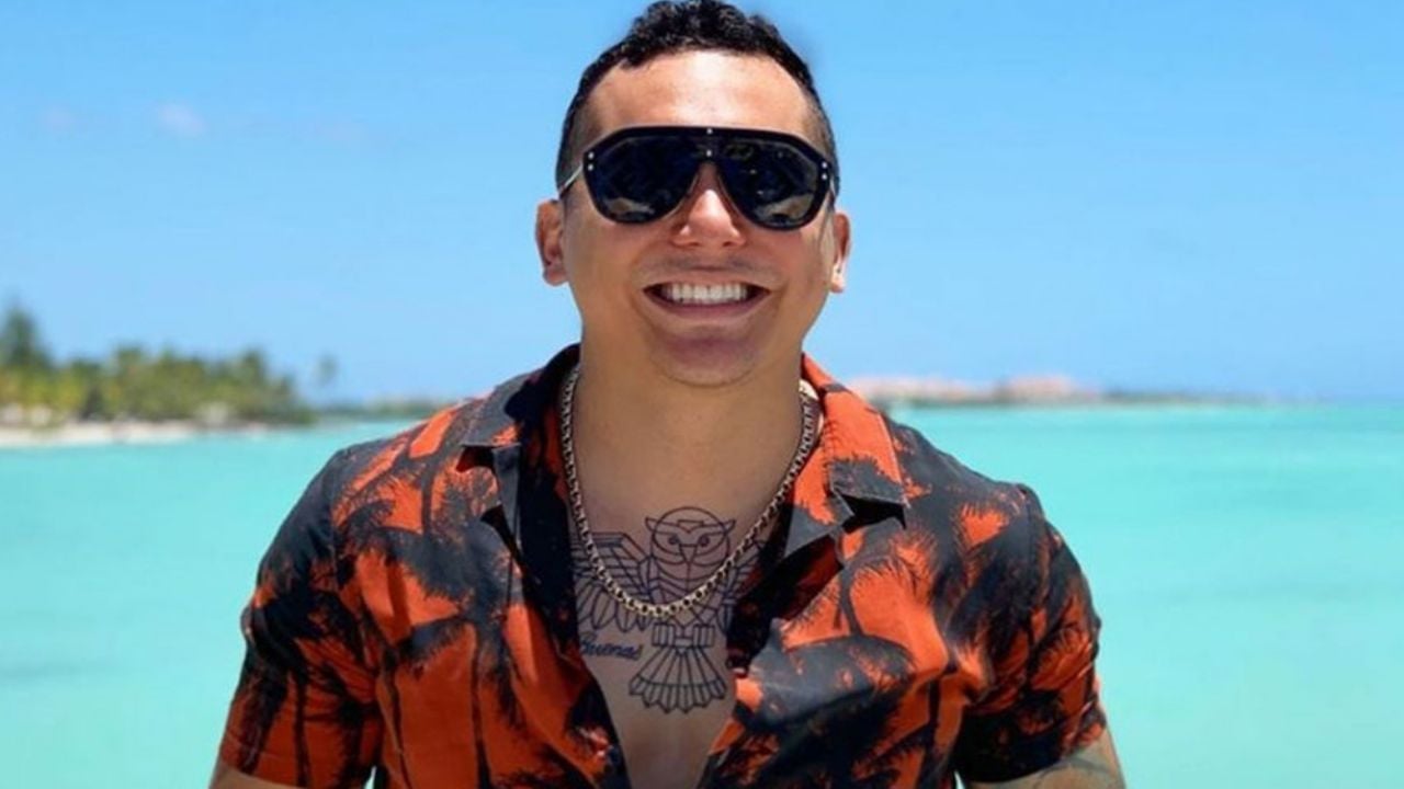 “Tu hermano perdido”: Edwin Luna posa al lado de un chango y desata burlas