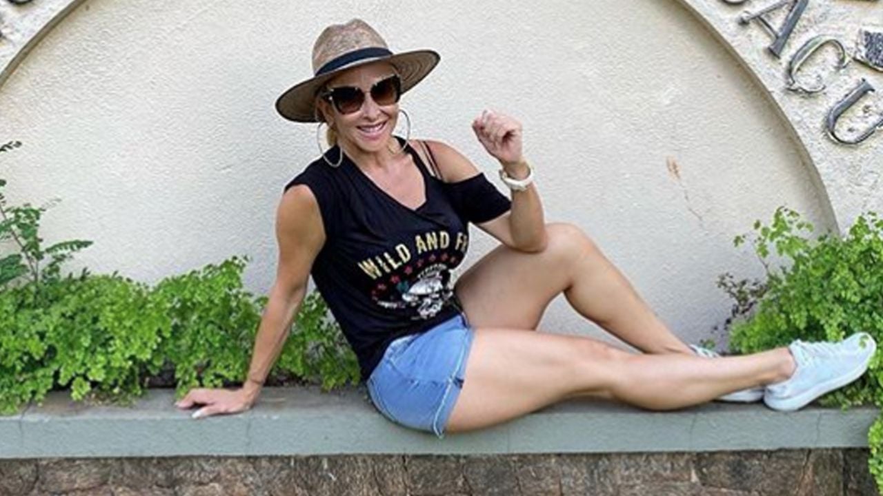 Cristy, la guapa esposa de ‘El Buki’, presume piel desde la playa