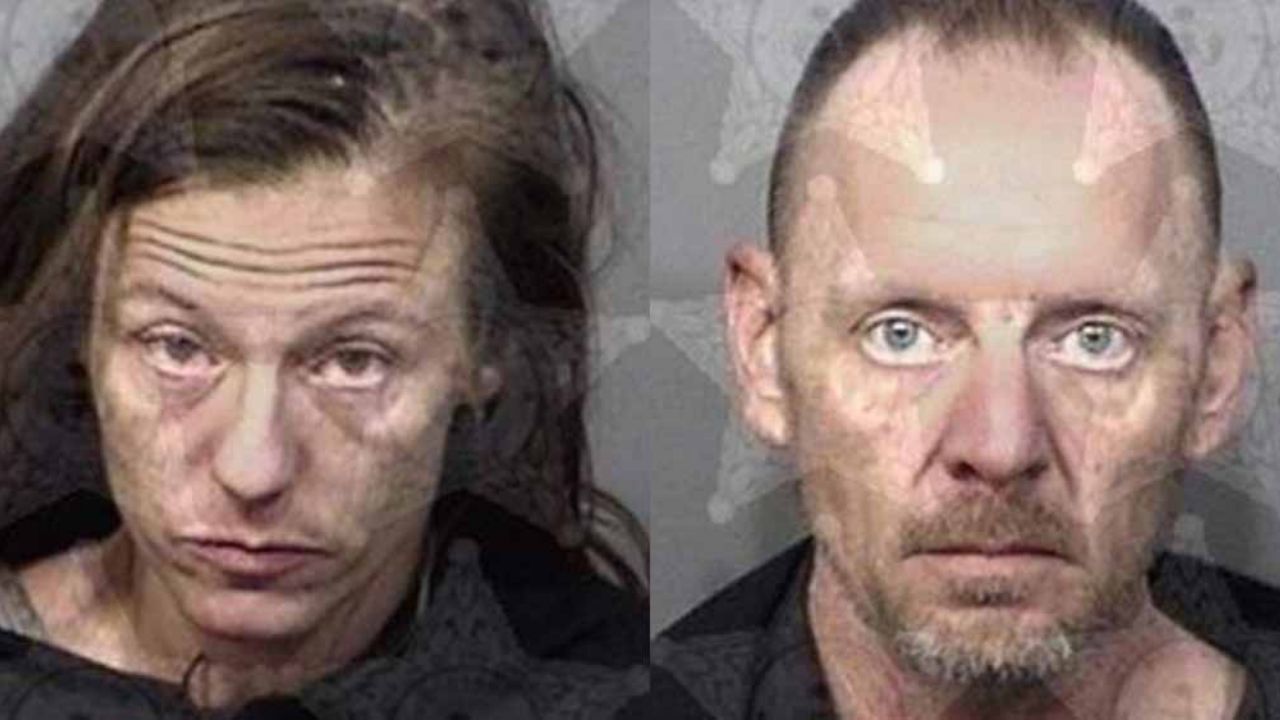 Frente a oficiales, mujer oculta drogas y un popote en el pañal de su bebé