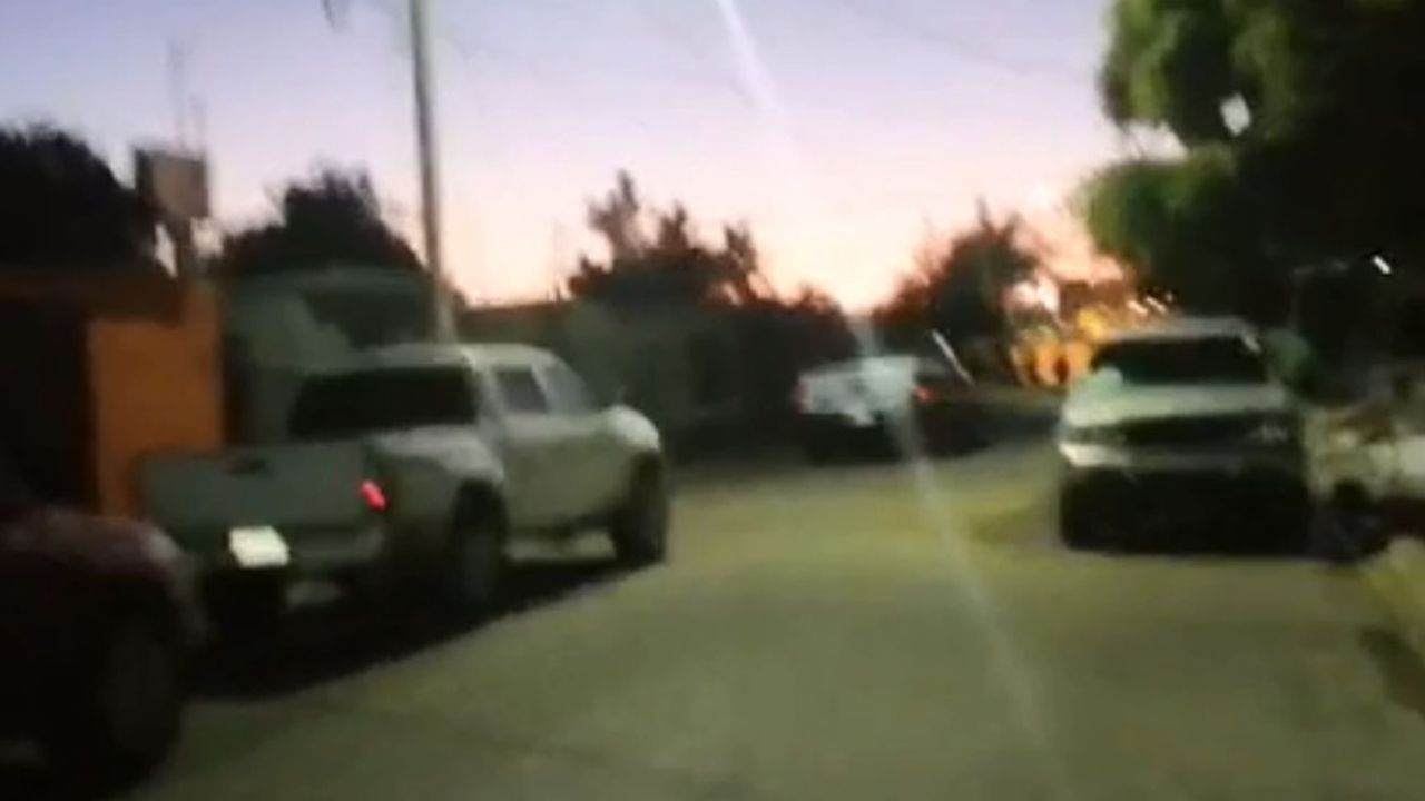 Gatilleros abren fuego en contra de un hombre; muere camino al hospital