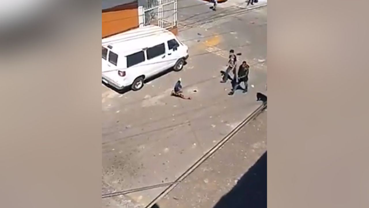 VIDEO: Tras riña vecinal en Ecatepec, hombre balea a una mujer