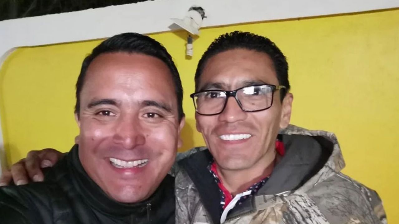 Primo de alcalde de Coahuila presume foto ‘bañado’ en billetes y se viraliza