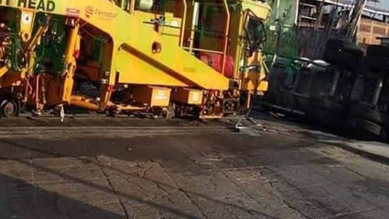 Tren embiste a tráiler con sosa cáustica; evacúan a vecinos, escuela y universidad
