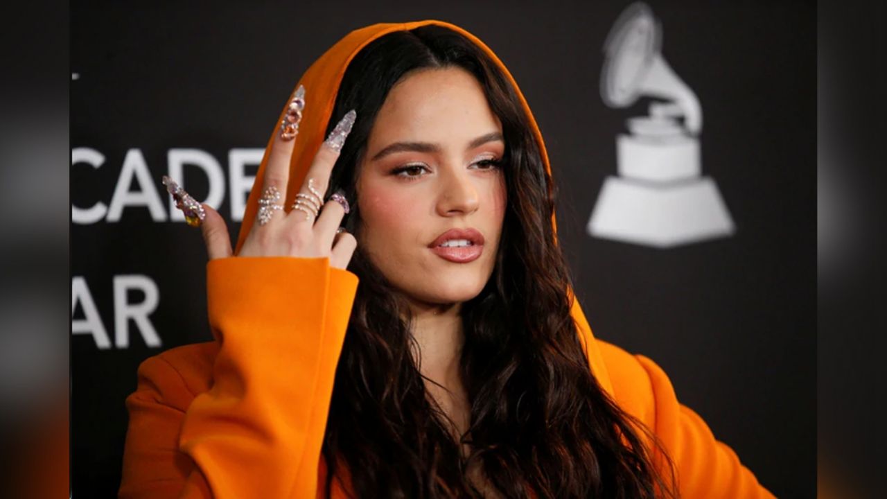 “Casi ardes”: Rosalía ‘prende’ a fans al mostrar sus curvas en diminuto body