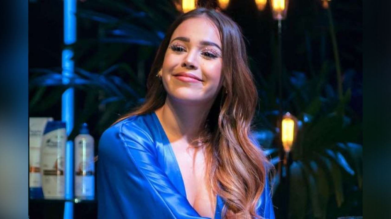 “Qué asco, horrible”: Usuarios critican a Danna Paola por escotado vestido rojo