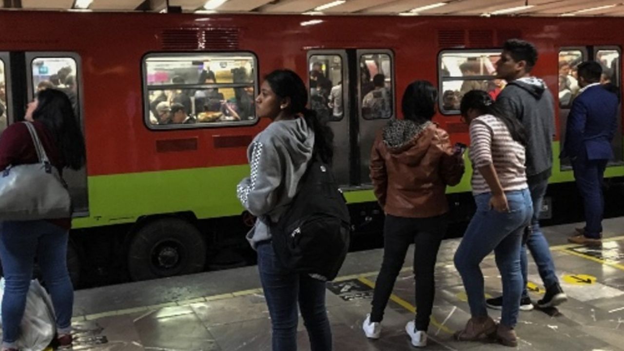 Mujer denuncia nuevo tipo de extorsión en el Metro de la Ciudad de México