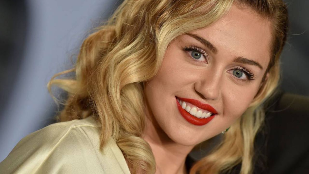 Miley Cyrus se convierte en modelo sorpresa en la Semana de la Moda de NY