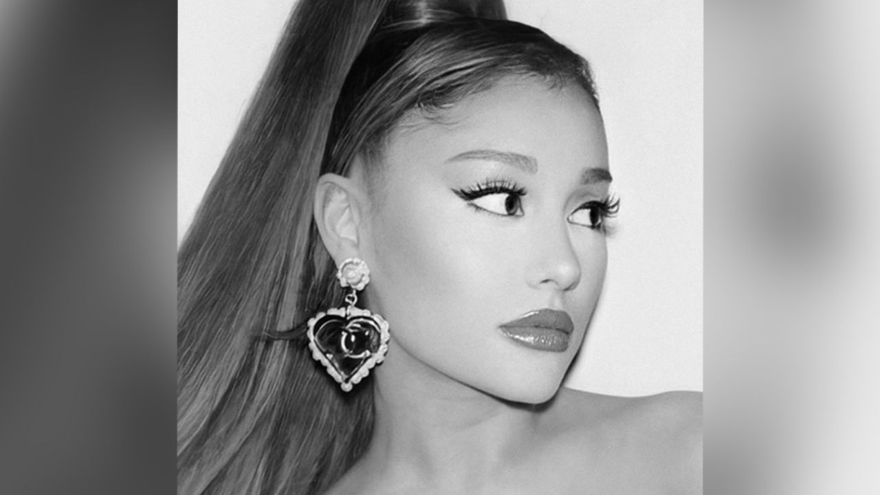 “Se mi valentín”: Ariana Grande roba suspiros a fans al posar en ropa interior