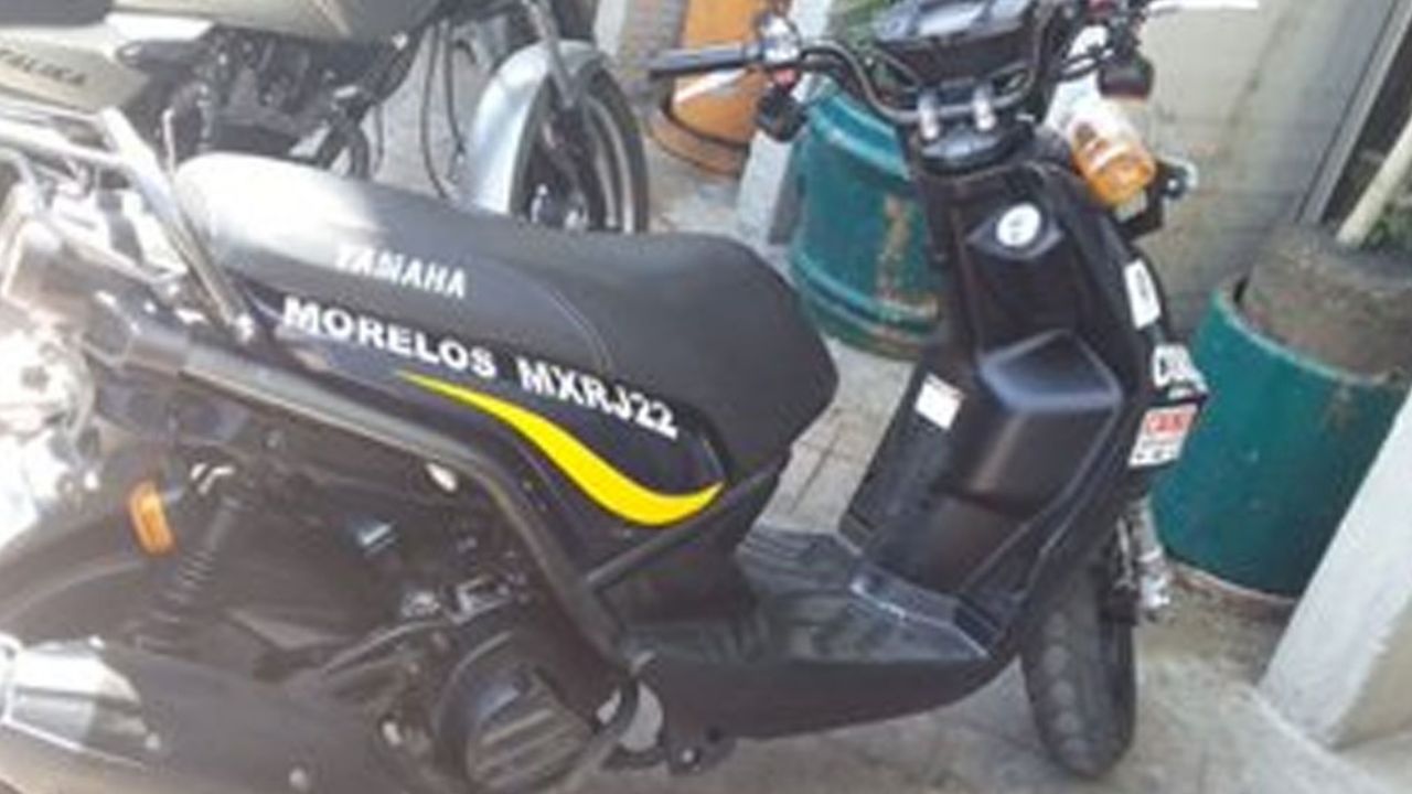 Vecina finge emergencia y un cómplice le roba motocicleta a policía en CDMX