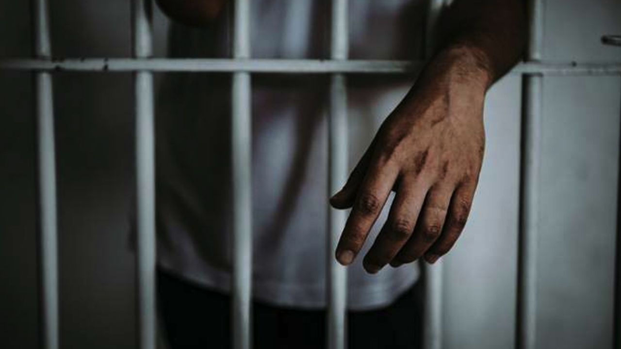 Catequista es arrestado por el delito de pornografía infantil en Cuernavaca