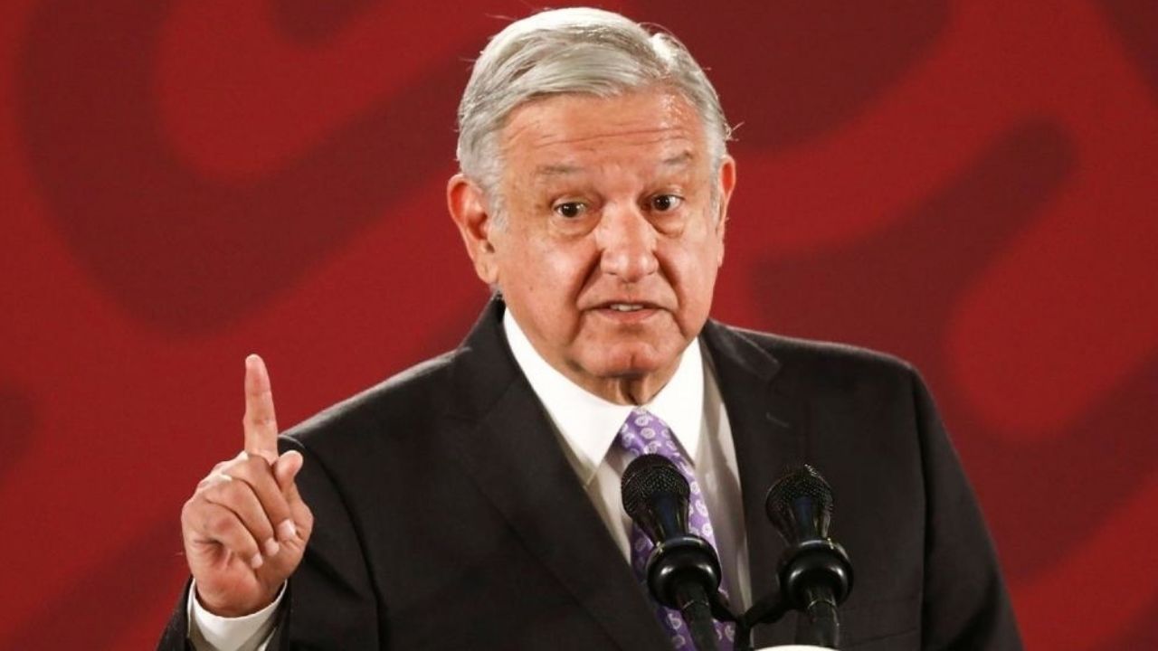 Siri relaciona a ‘El Cacas’ con AMLO e internautas se burlan del presidente