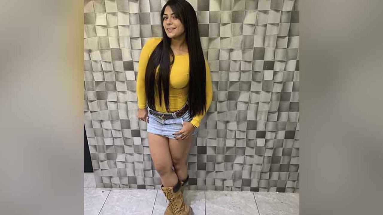 Annel Rodríguez saca brillo a la banqueta al pasear en asfixiante vestido