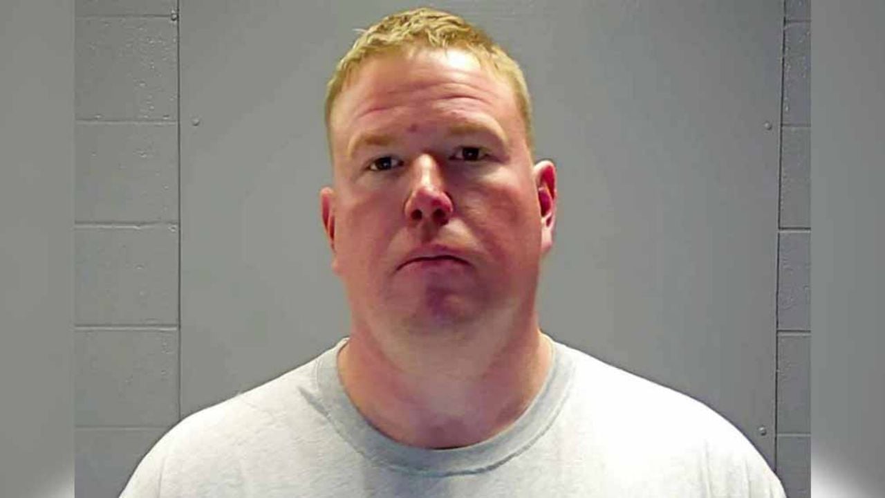 Oficial nombrado Policía del Año difundía pornografía infantil en la web