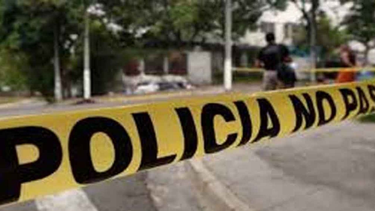 Imprudente chofer del transporte público mata a anciana tras atropellarla; huyó del lugar