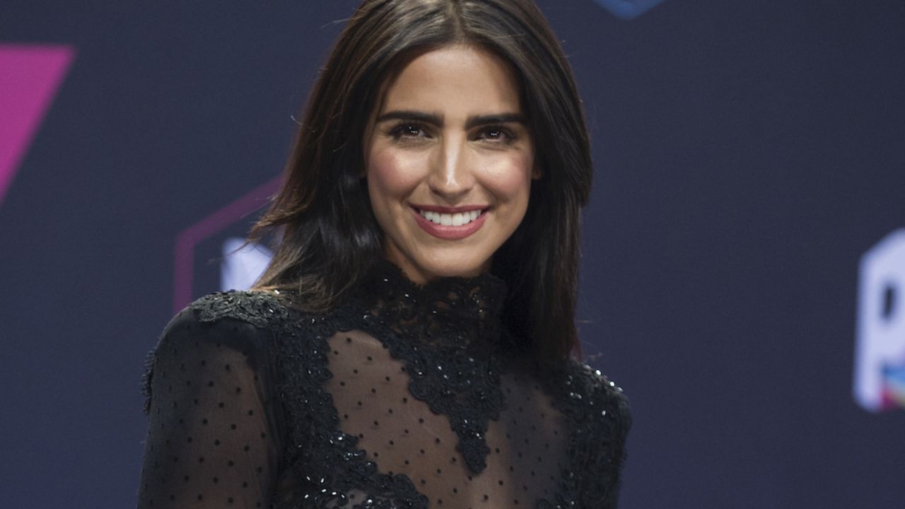 Ya están aquí los “amados” memes de Bárbara de Regil y su criticado poema