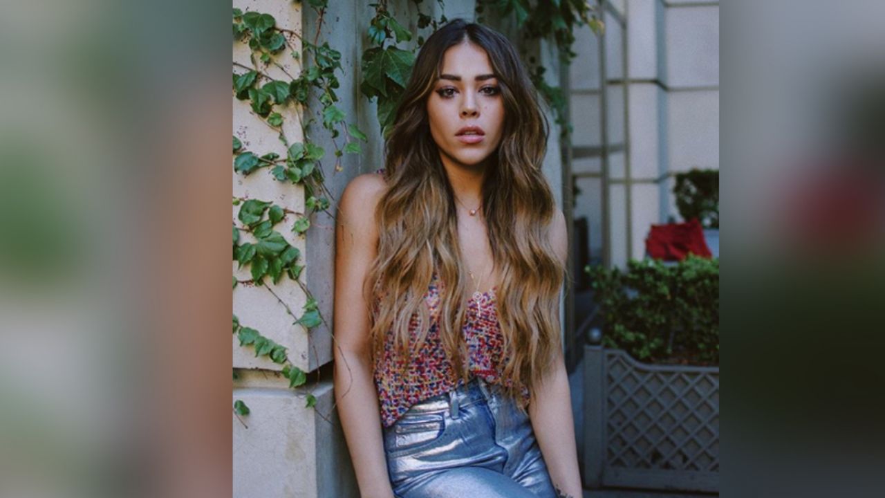 En piso reflejante, Danna Paola enseña de más y enloquece a Instagram