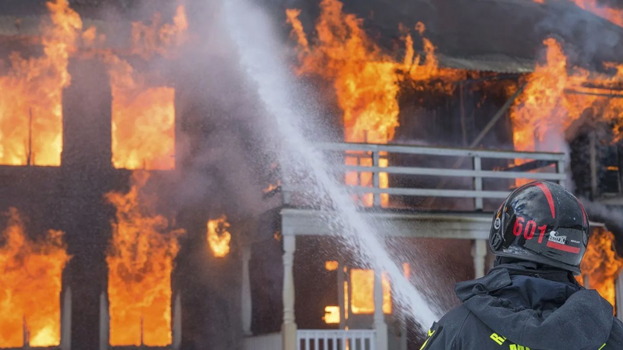 Niño de 5 años se convierte en héroe al rescatar a su familia de un incendio