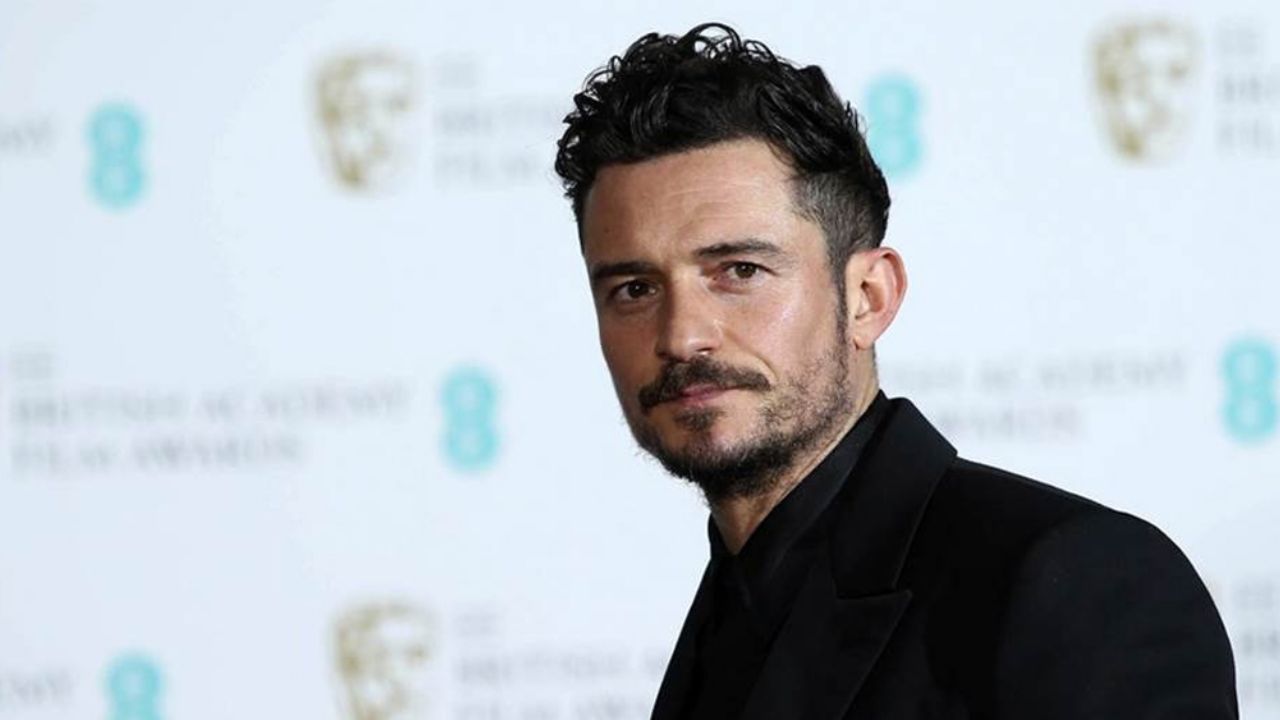 Orlando Bloom se hace tatuaje en honor a su hijo pero le sale todo mal