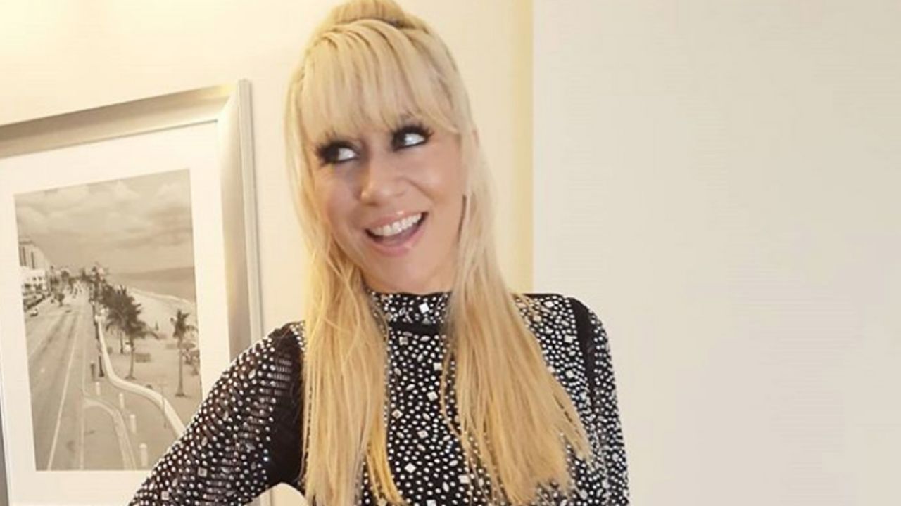 VIDEO: Noelia olvida la ropa interior y se exhibe en ropa transparente