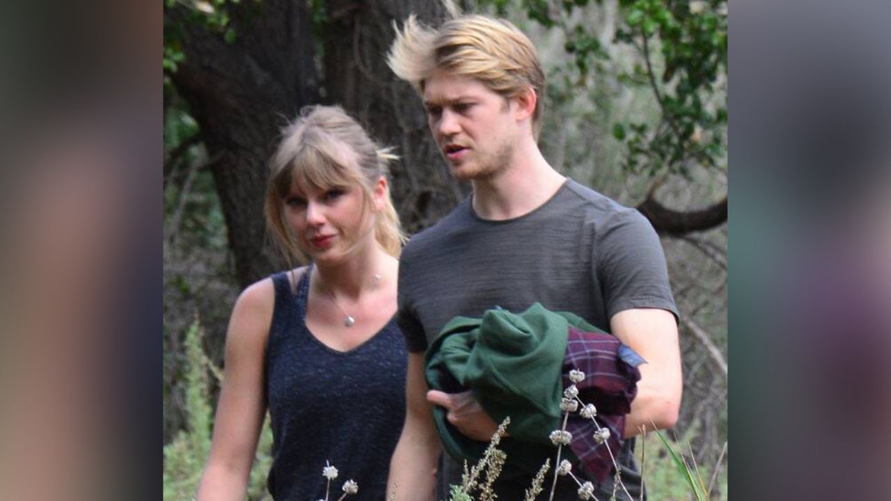 Taylor Swift impacta al besar a su novio como si estuvieran solos en premiación