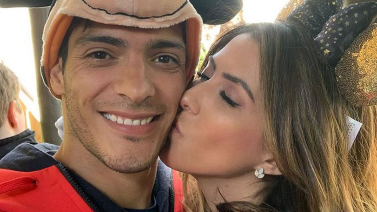 Raúl Jímenez revela nombre de su bebé con tiernas playeritas de los Wolves