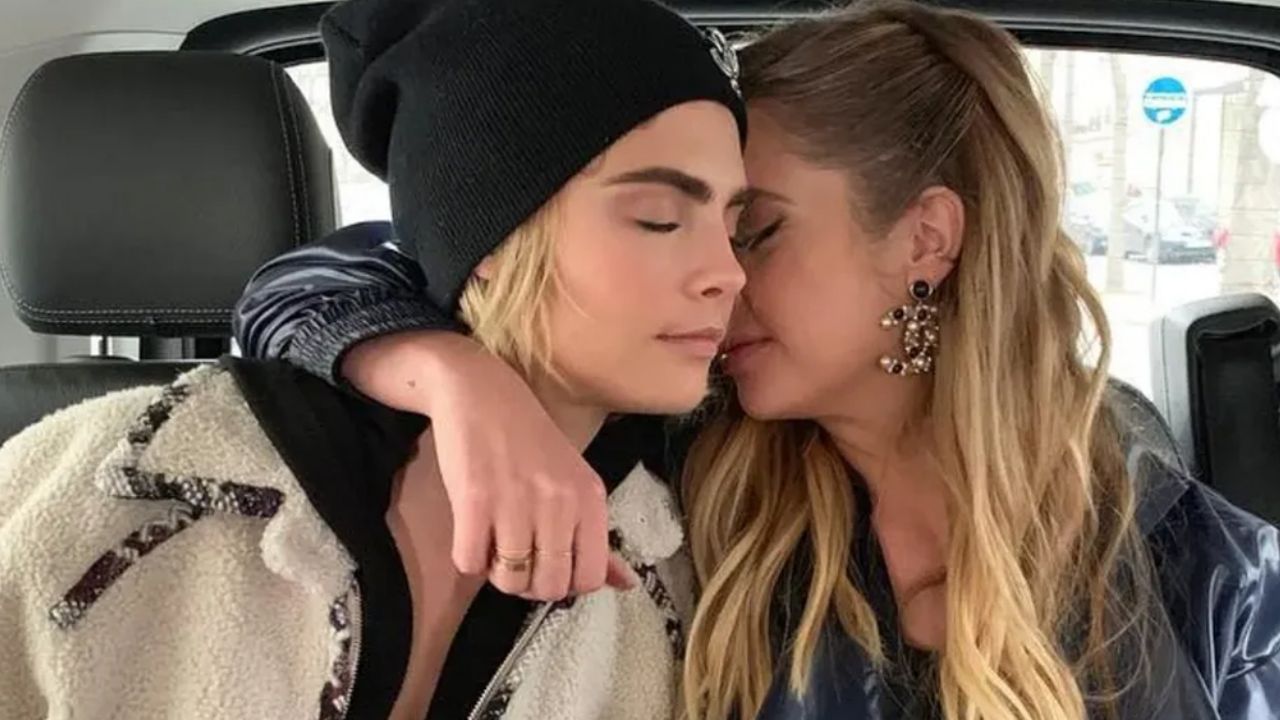 Ashley Benson celebra San Valentín con intenso beso junto a Cara Delevingne