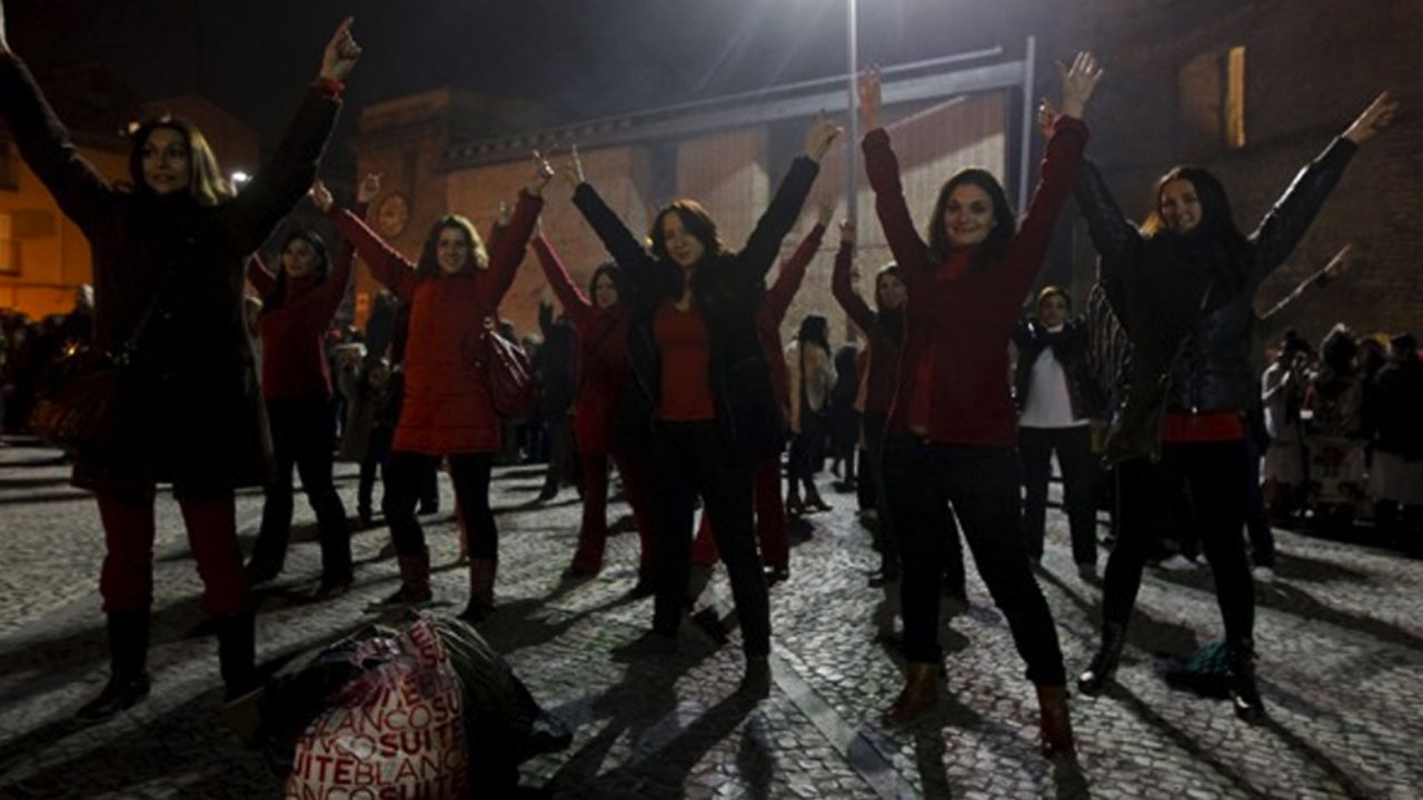 En medio de San Valentín, mujeres marchan por la violencia en Berlín