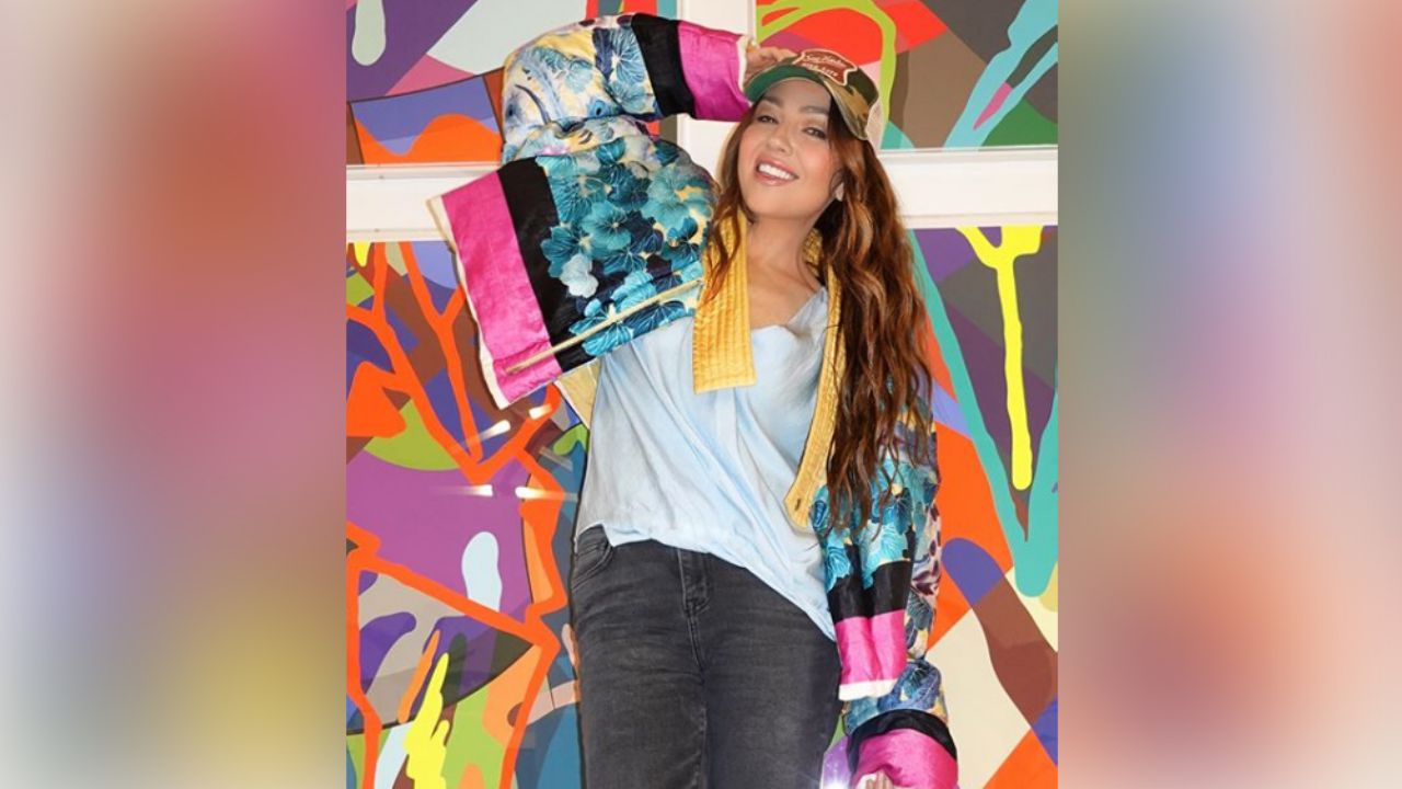 “Ya estás vieja”: Thalía se toma selfie en el baño y fans la tunden por ridícula