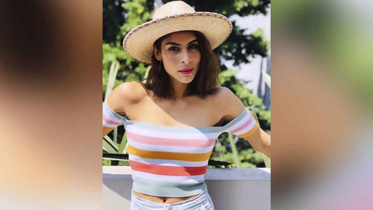 María León desata bajas pasiones al bailar con un atrevido vestido